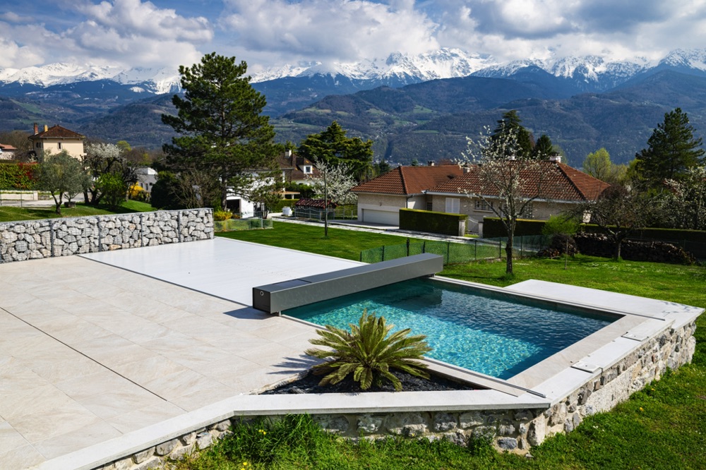 Elegante CoverSeal Poolabdeckung für Swimmingpools in Klagenfurt, Villach und Spittal an der Drau