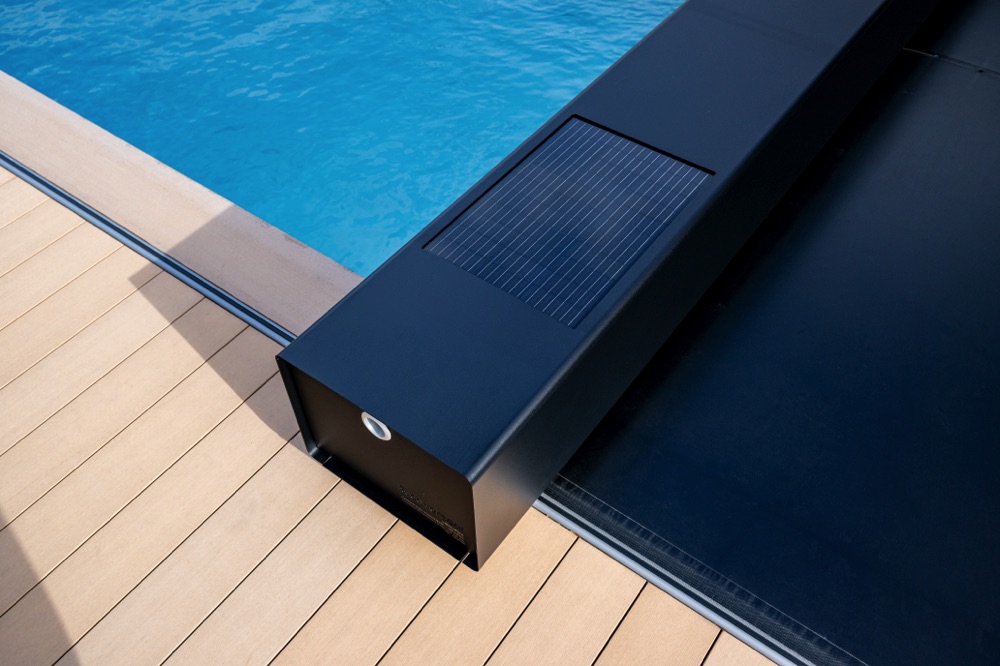 Vollautomatische CoverSeal Poolabdeckung mit solarbetriebenem Akku und moderner Antriebstechnik